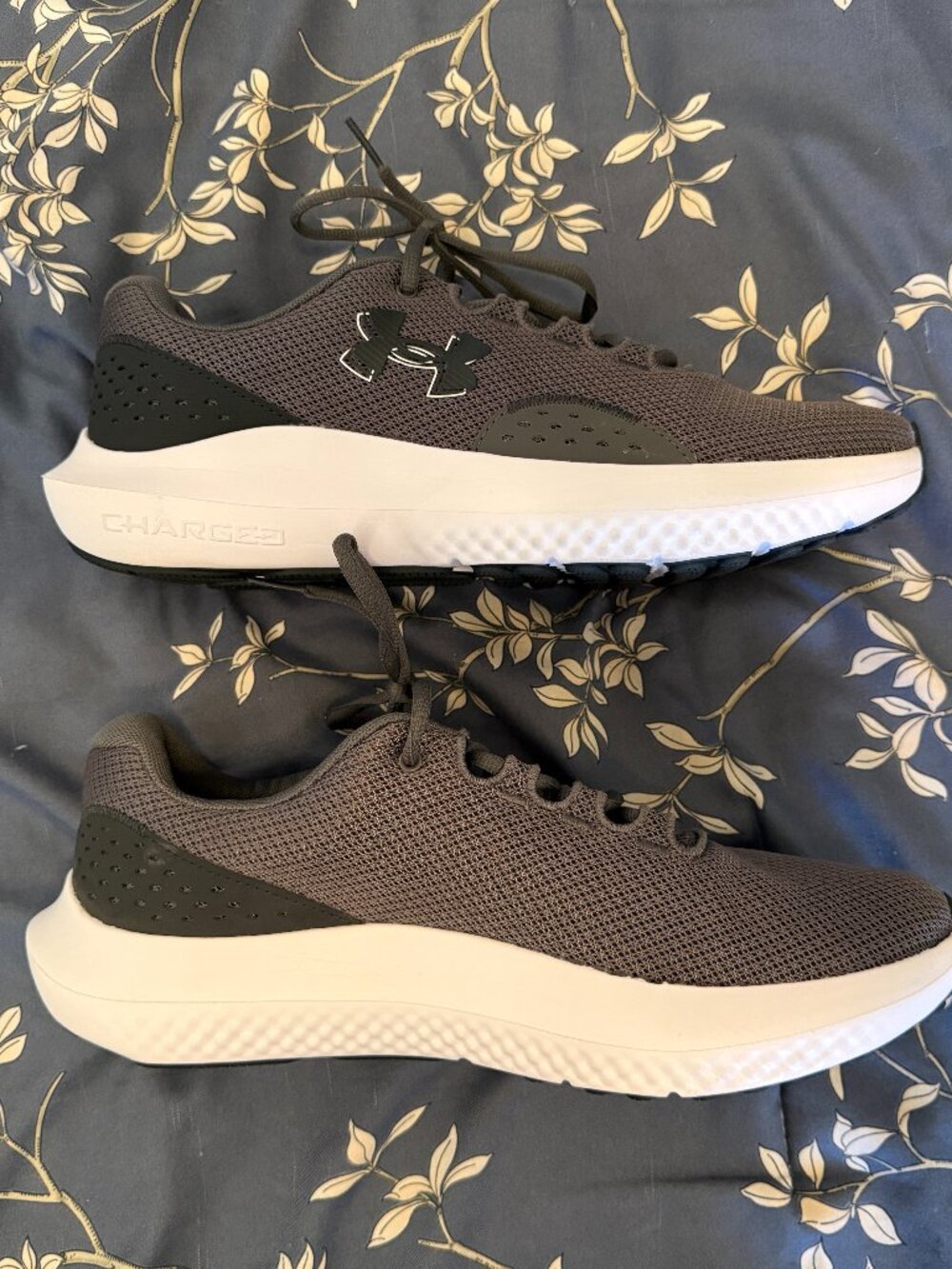 Under Armour Charged Surge 4 Running Shoes (wide fit) - Picture 3 of 11
